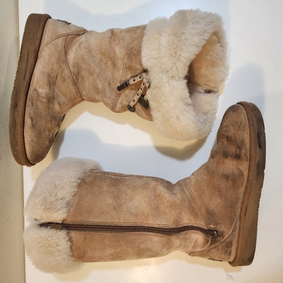 UGGS Australia women's  plumdale Genuine Shearling Charm boots with chestnut 5 - Picture 15 of 15